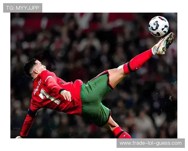 七号足球传奇球星的辉煌历程与影响力揭秘 七号足球传奇球星的辉煌历程与影响力揭秘