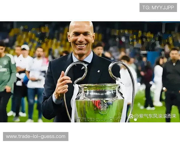 《绿茵传奇：从街头少年到足球巨星的奋斗之路》